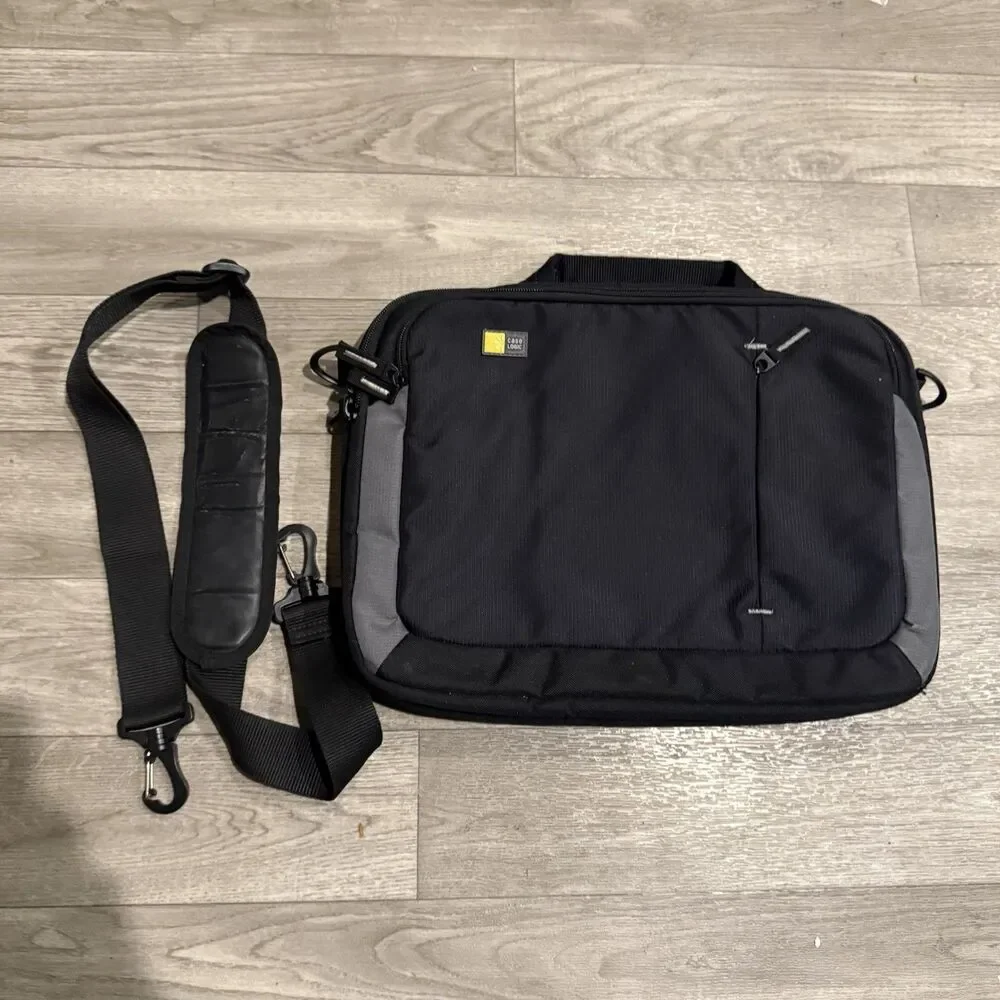 Case Logic 10” x 14” Carrier Bag For Tablet, Ipad. Laptop, Black